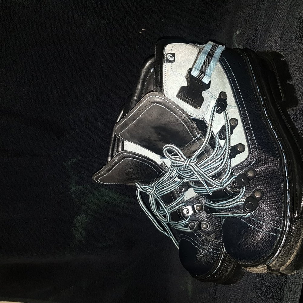 Mountain house water proof hiking boots
